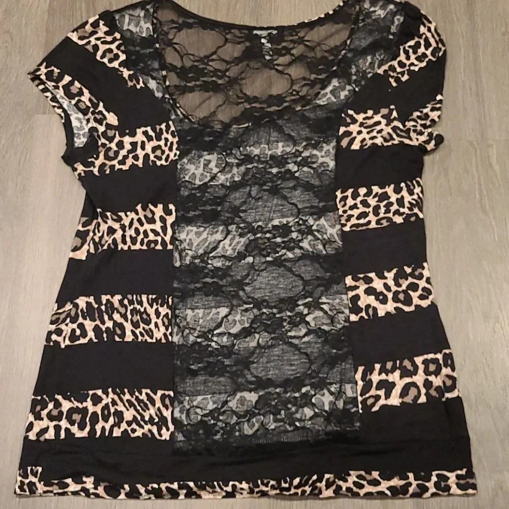 🛍️5/$30 Deb Cheetah Print Shirt Large - Picture 2 of 2